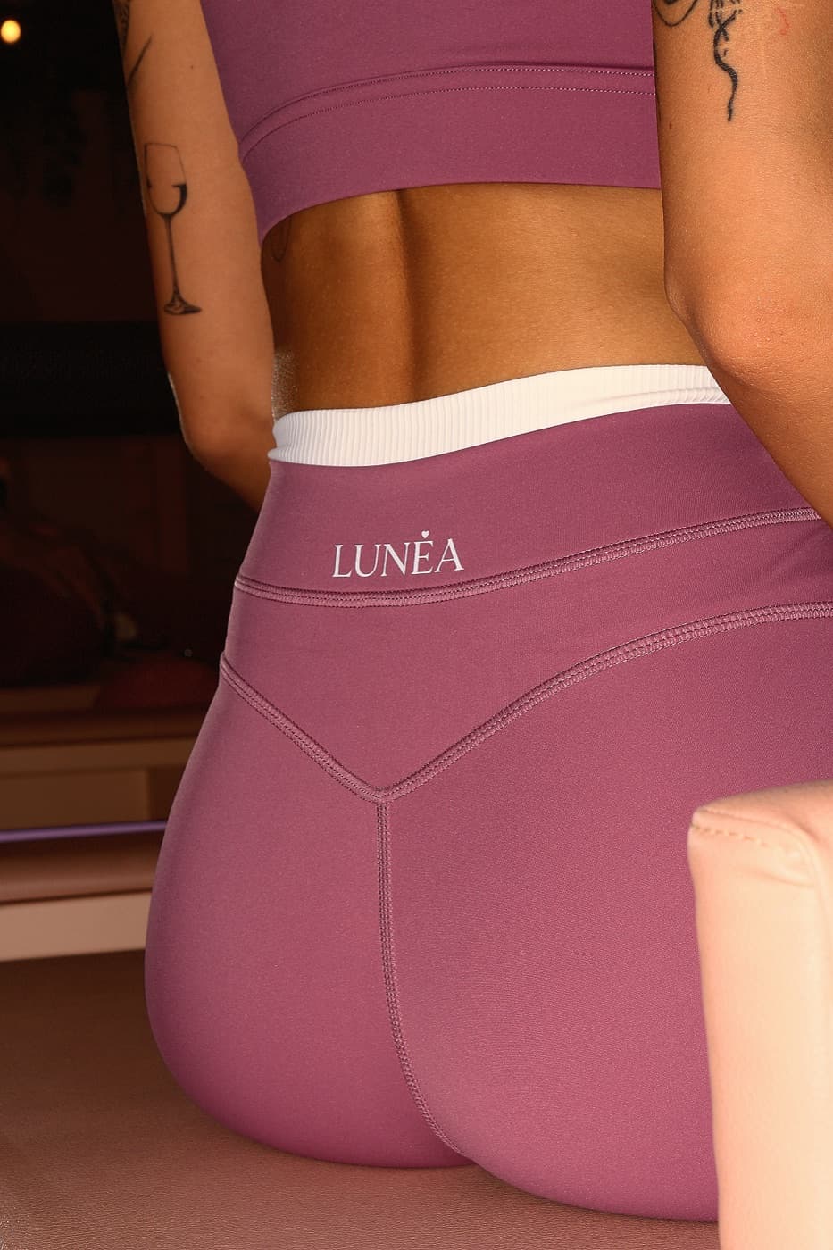 Compleu sport cu pantaloni scurți și bordură — Zmeură